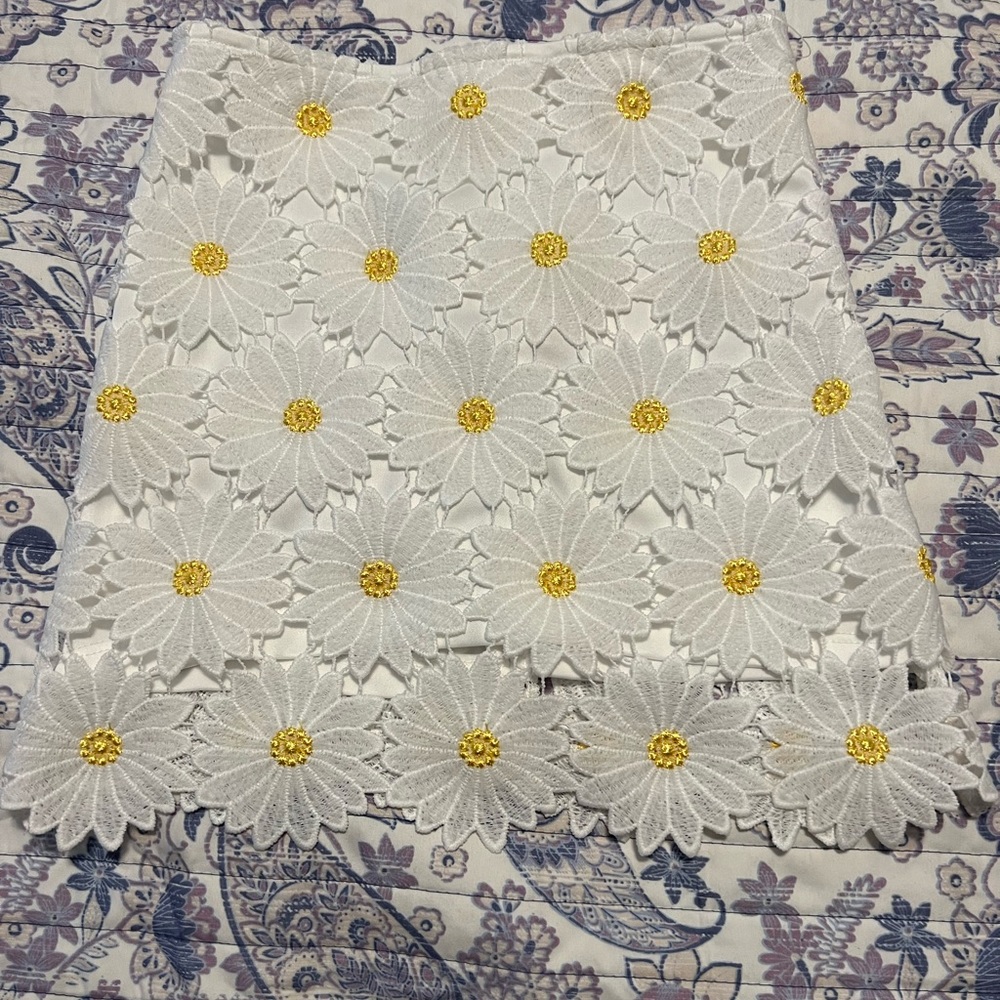 NWOT GB size 5. Girls Daisy skirt.